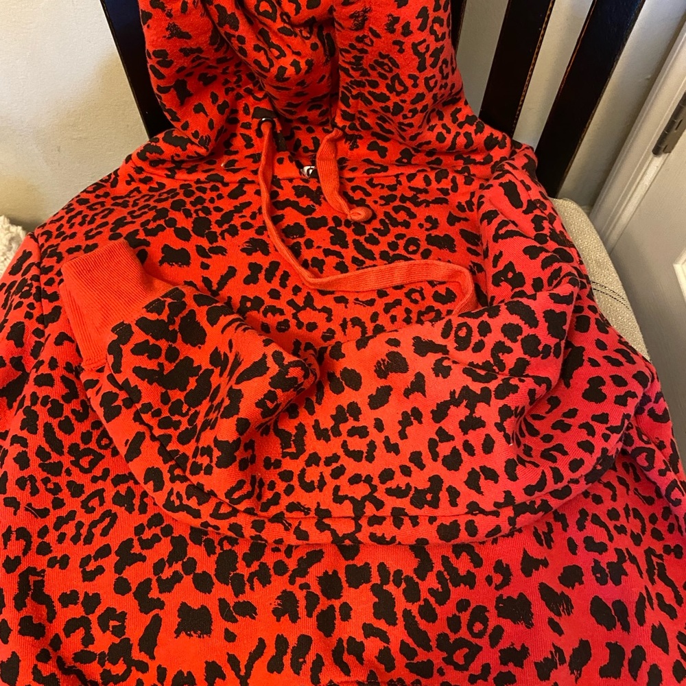 CHEERLEADER (BEST BRAND) RED
CHEETAH HOODED SWEATSHIRT w/ HOOD- #BAD ASS ❤️